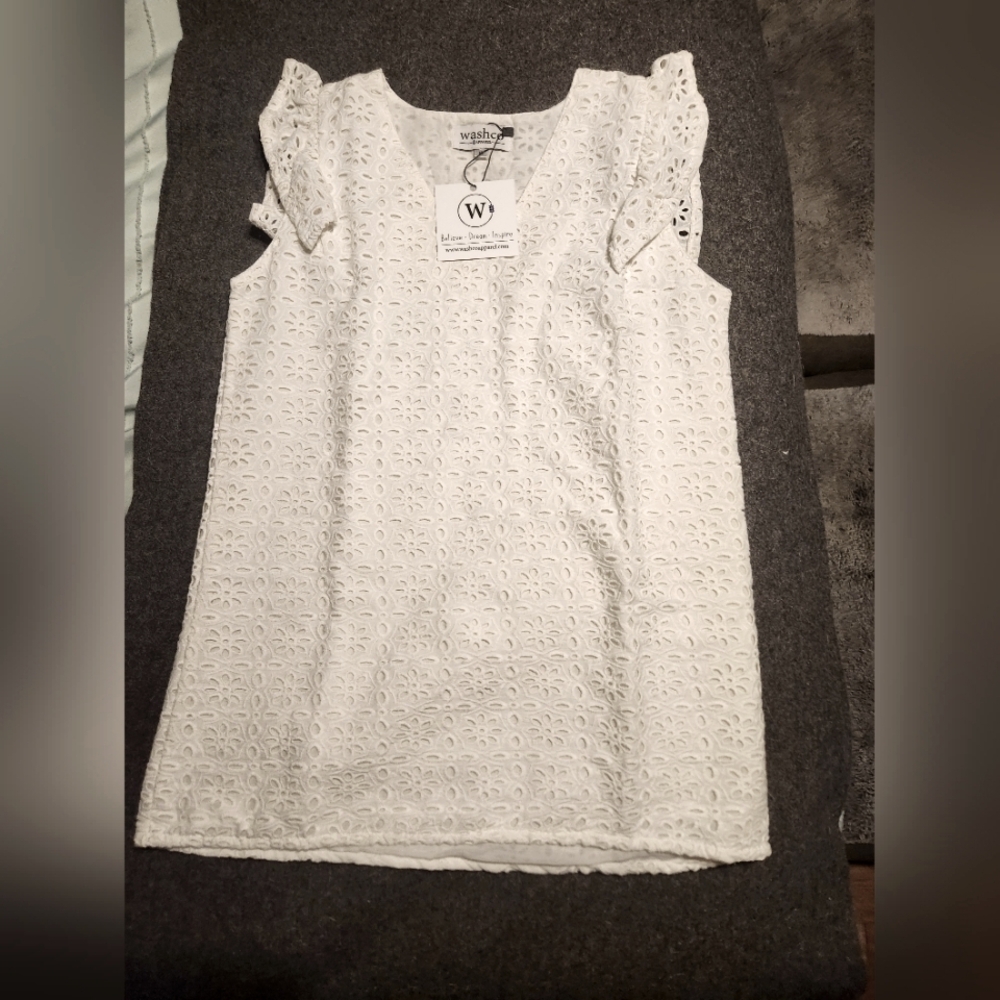 White   sleeveless blouse